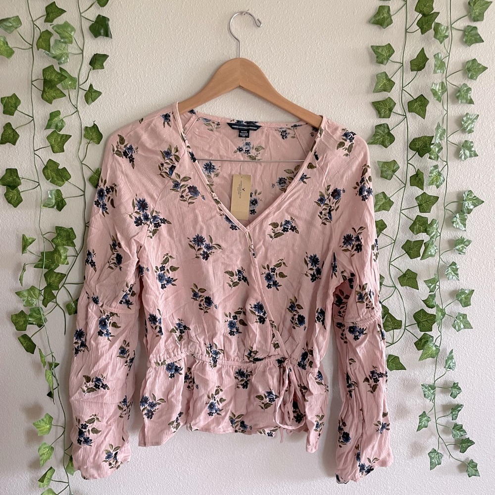 American eagle pink floral pendulum blouse. Size medium.